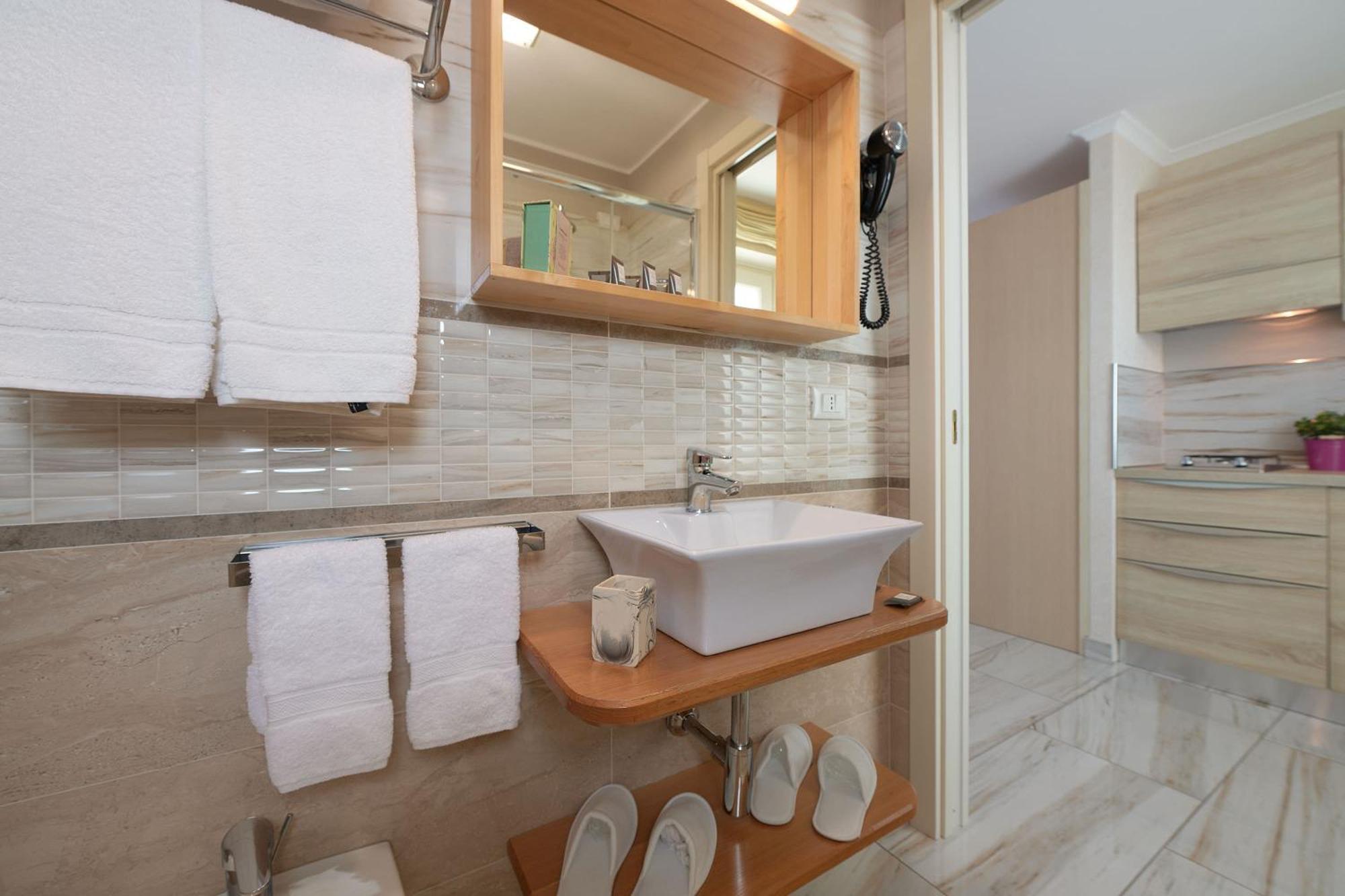 Rome Airport Inn ฟิวมิชีโน ภายนอก รูปภาพ