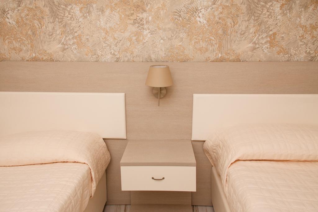 Rome Airport Inn ฟิวมิชีโน ภายนอก รูปภาพ